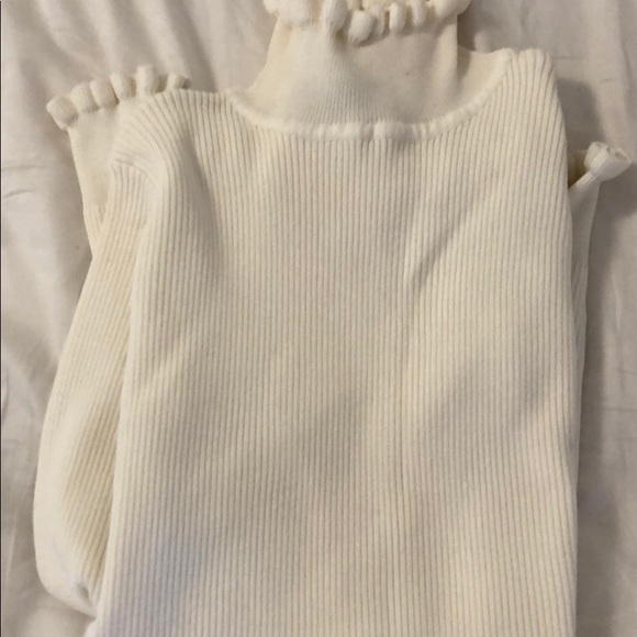 White ruffle turtleneck - Picture 3 of 4
